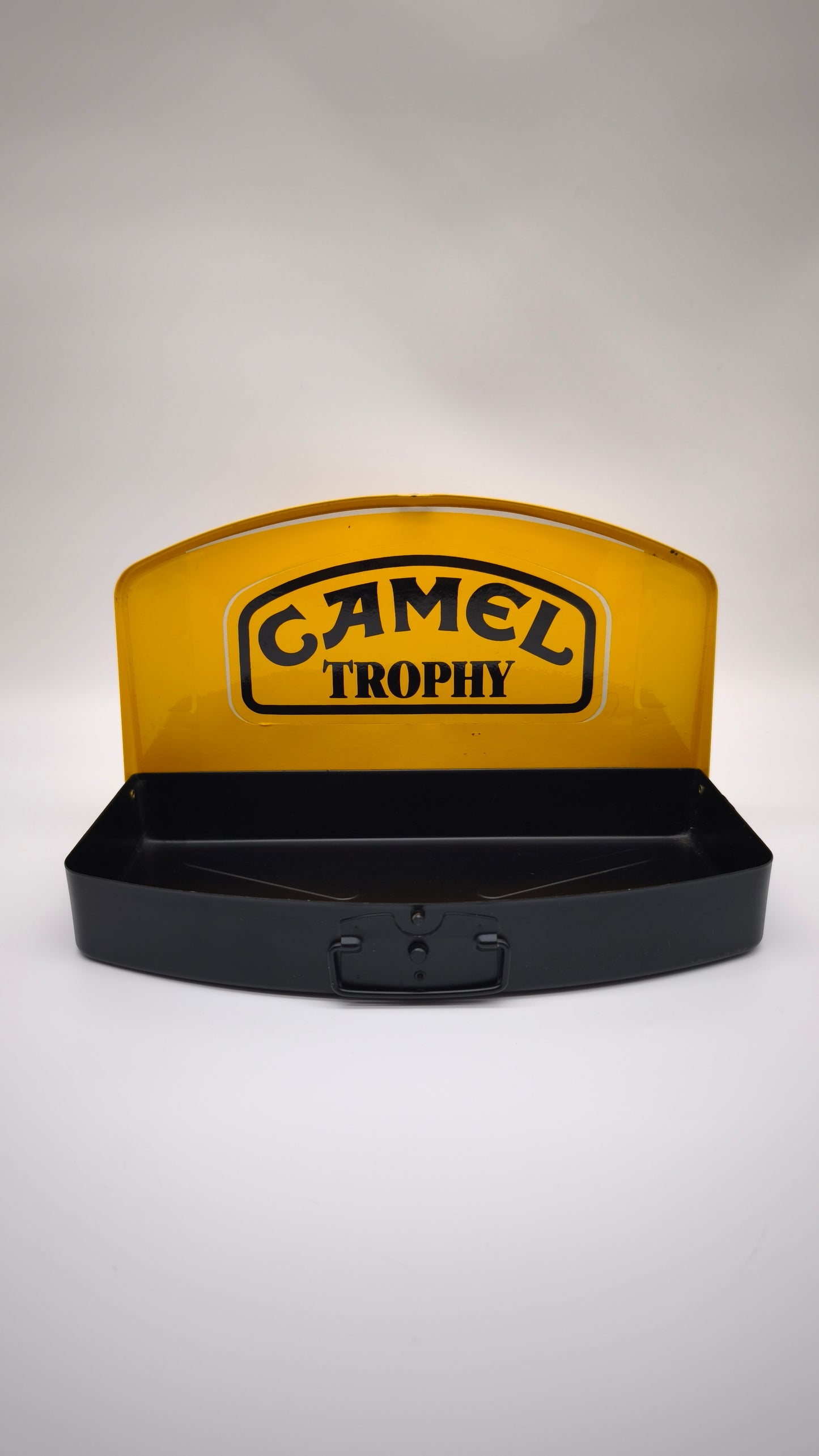 93512 Custodia rigida vintage Camel Trophy gialla e nera in metallo