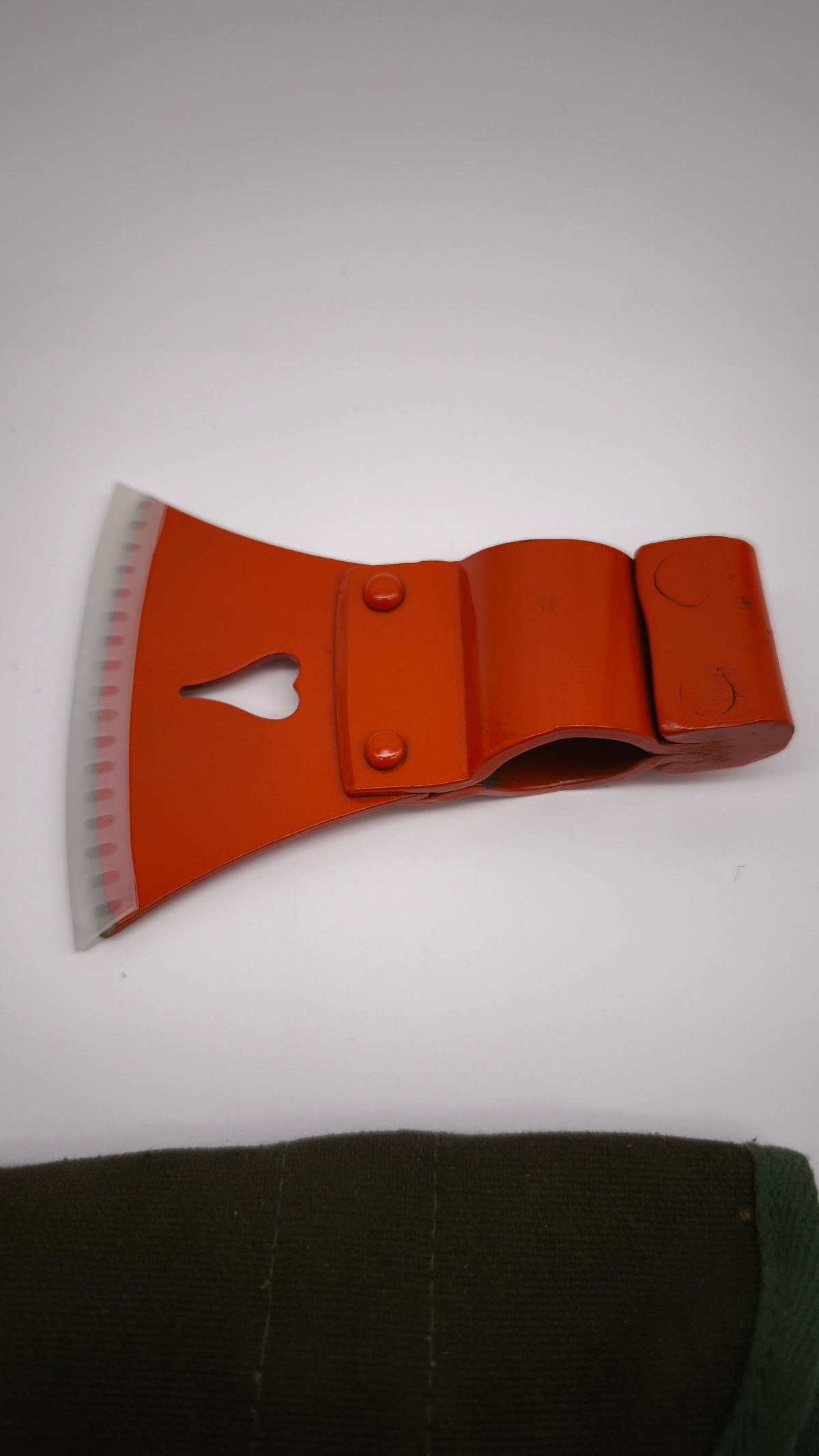 92892 Pala accetta Bell con custodia