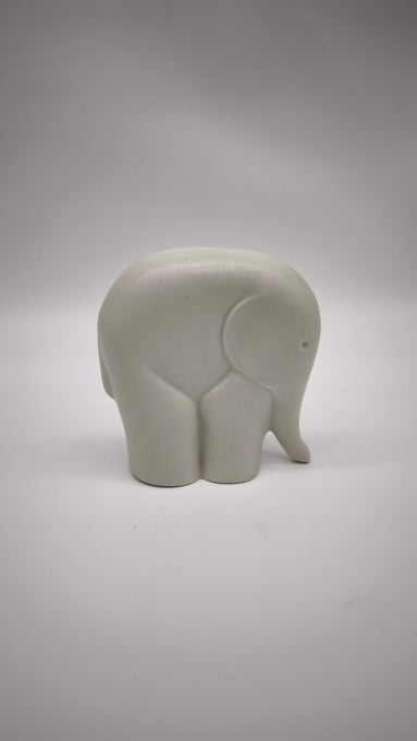93635 Statuina elefante vintage in porcellana tedesca, Sgrafo
