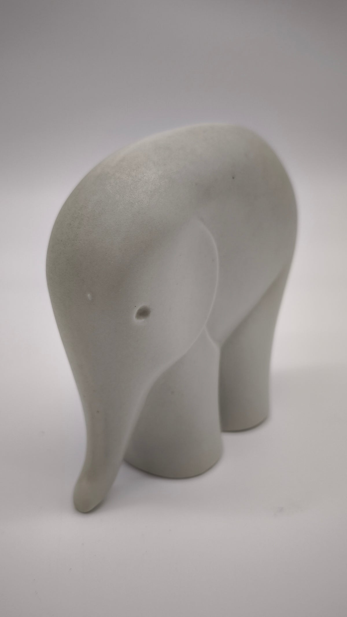 93635 Statuina elefante vintage in porcellana tedesca, Sgrafo