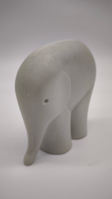 93635 Statuina elefante vintage in porcellana tedesca, Sgrafo