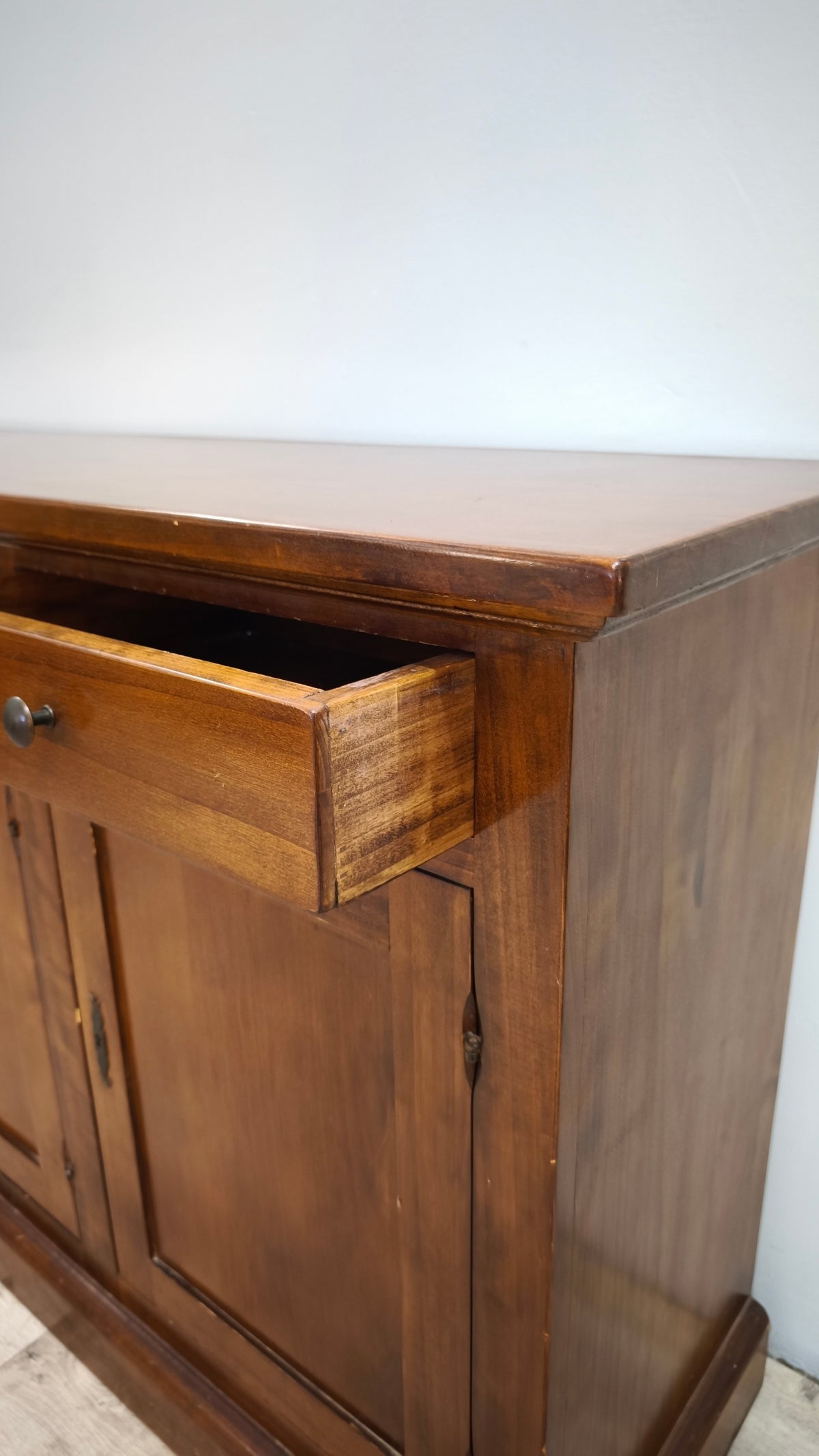 93661 Servante in legno tre sportelli e tre cassetti