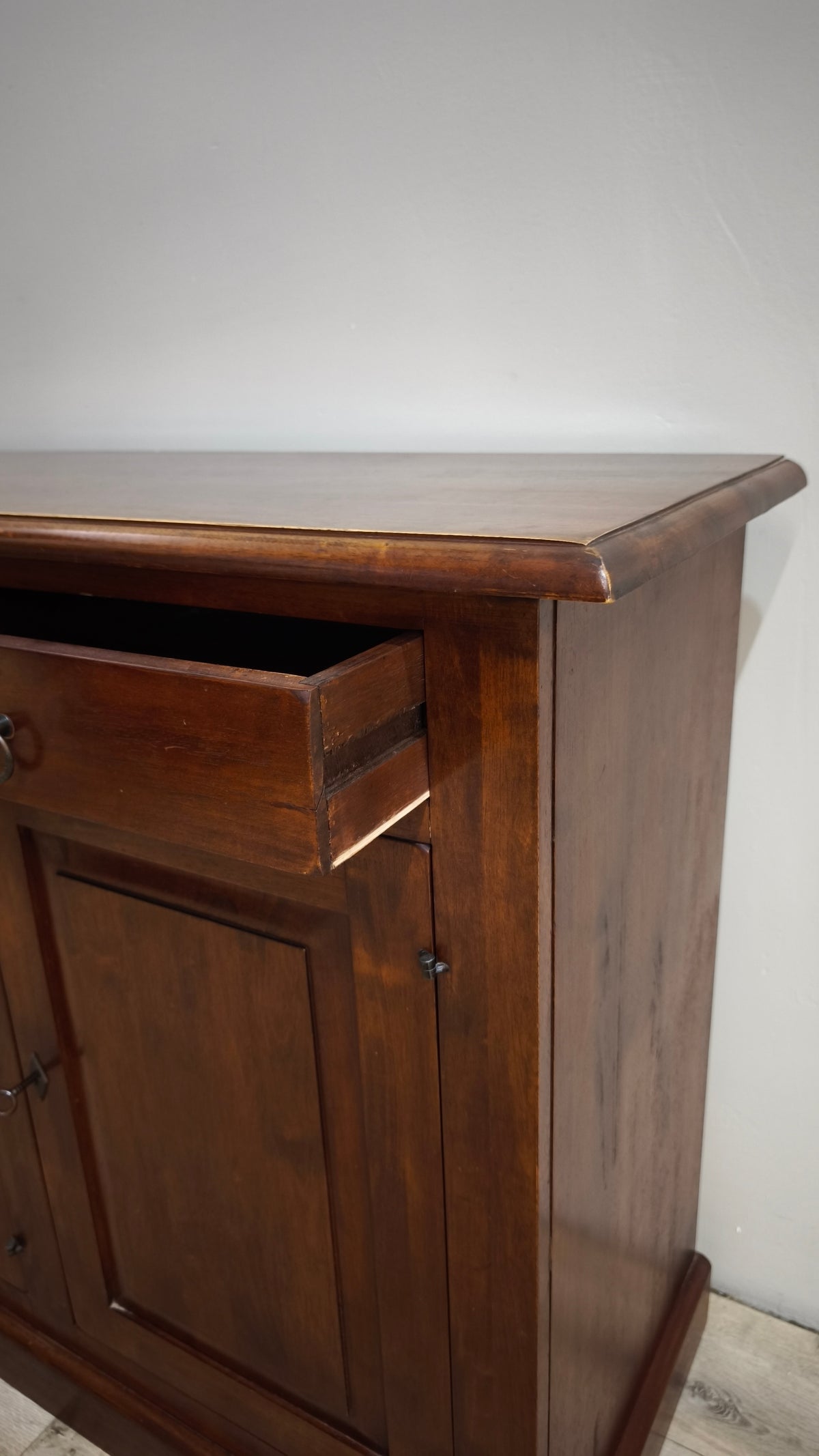 93656 Servante in legno tre sportelli e tre cassetti