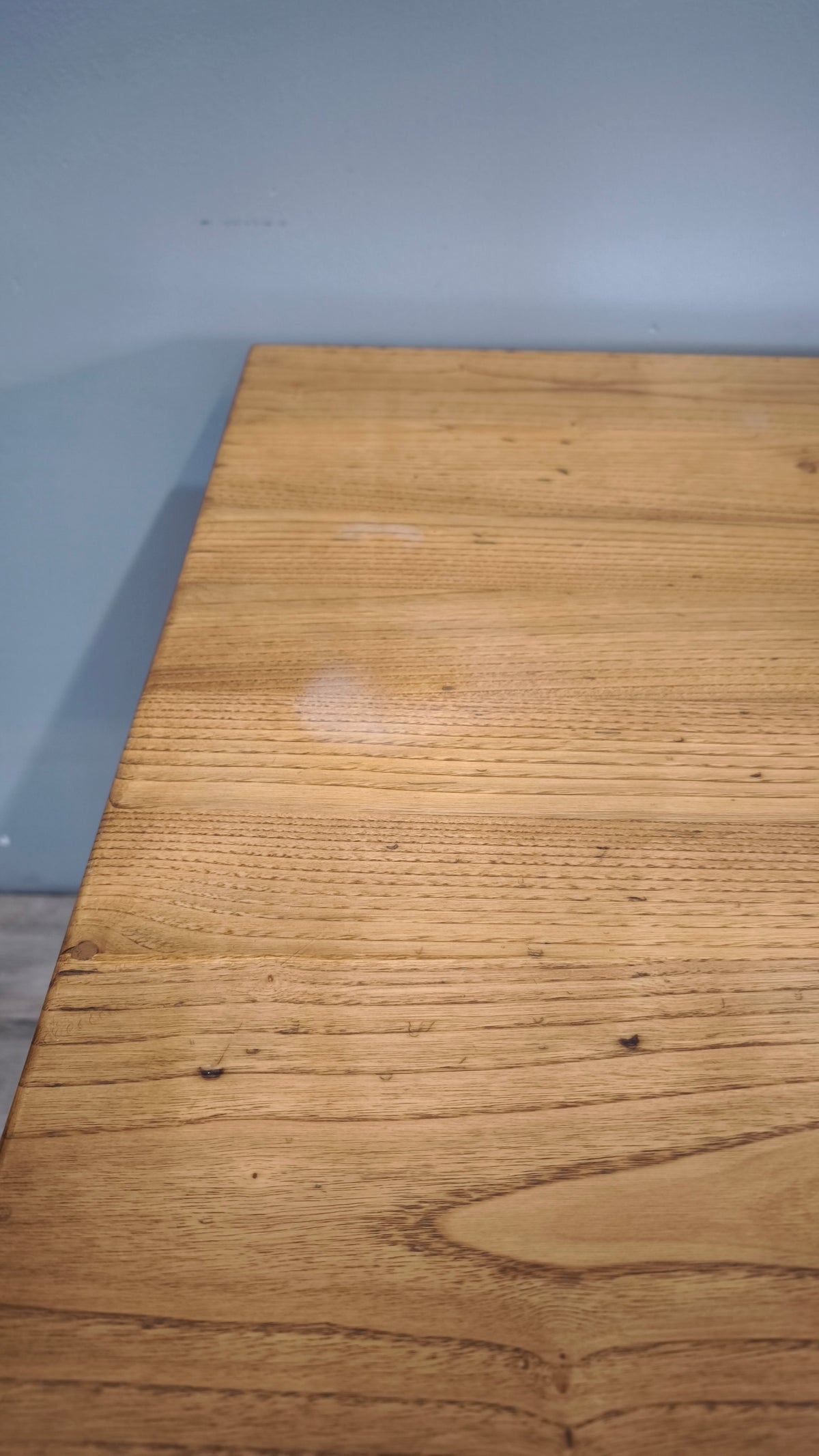 93607 Tavolo in legno con piano quadrato
