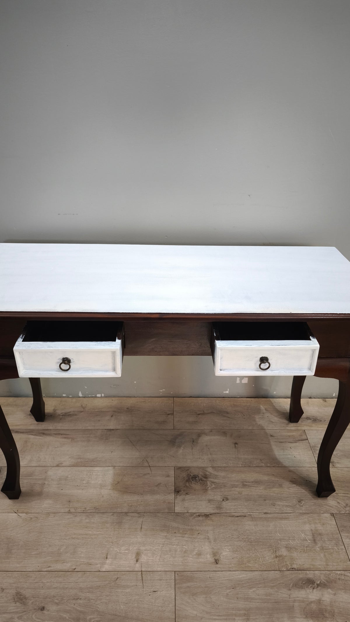 93652 Scrittoio in legno con piano e cassetti bianchi