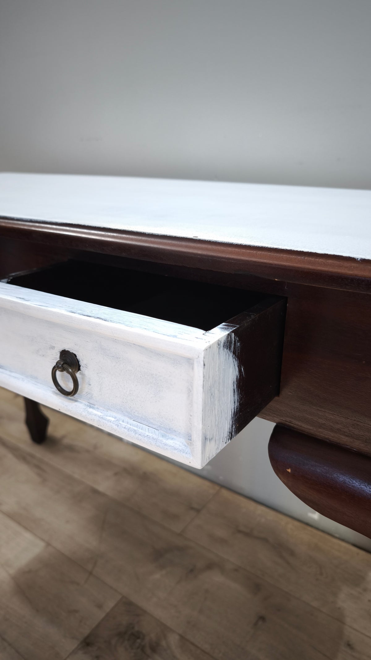 93652 Scrittoio in legno con piano e cassetti bianchi