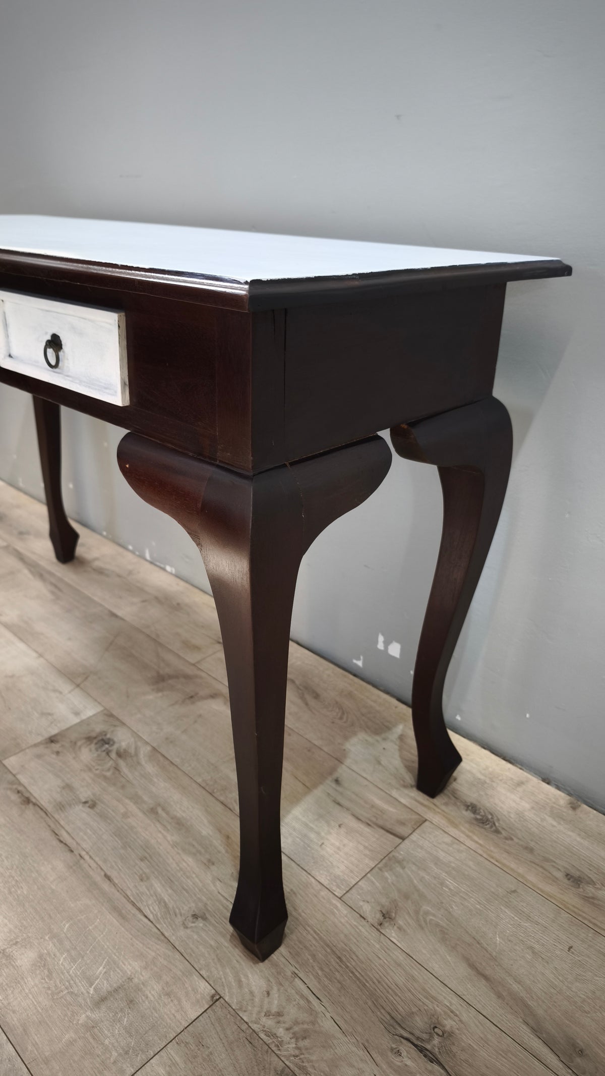 93652 Scrittoio in legno con piano e cassetti bianchi