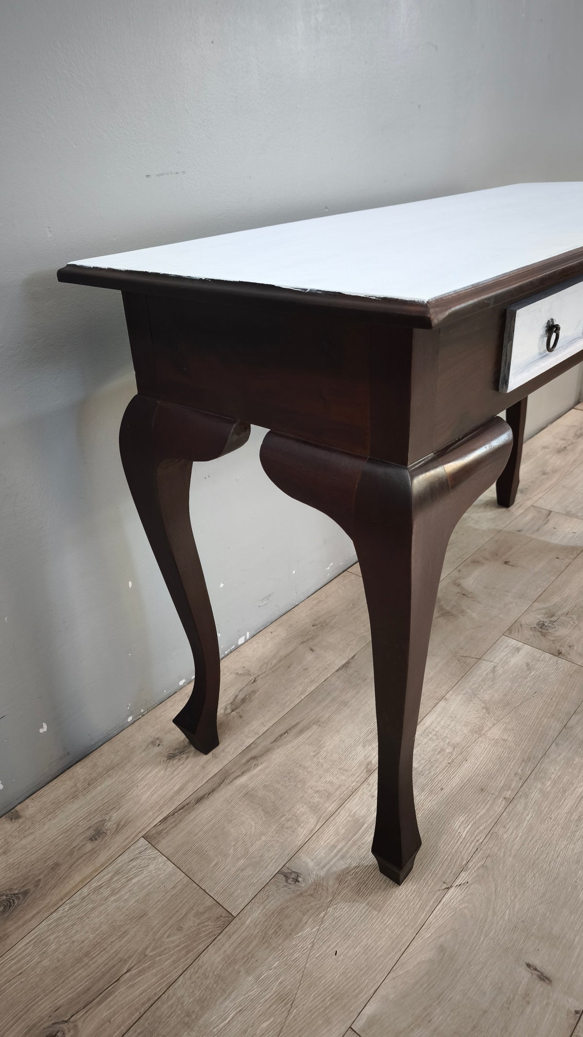93652 Scrittoio in legno con piano e cassetti bianchi