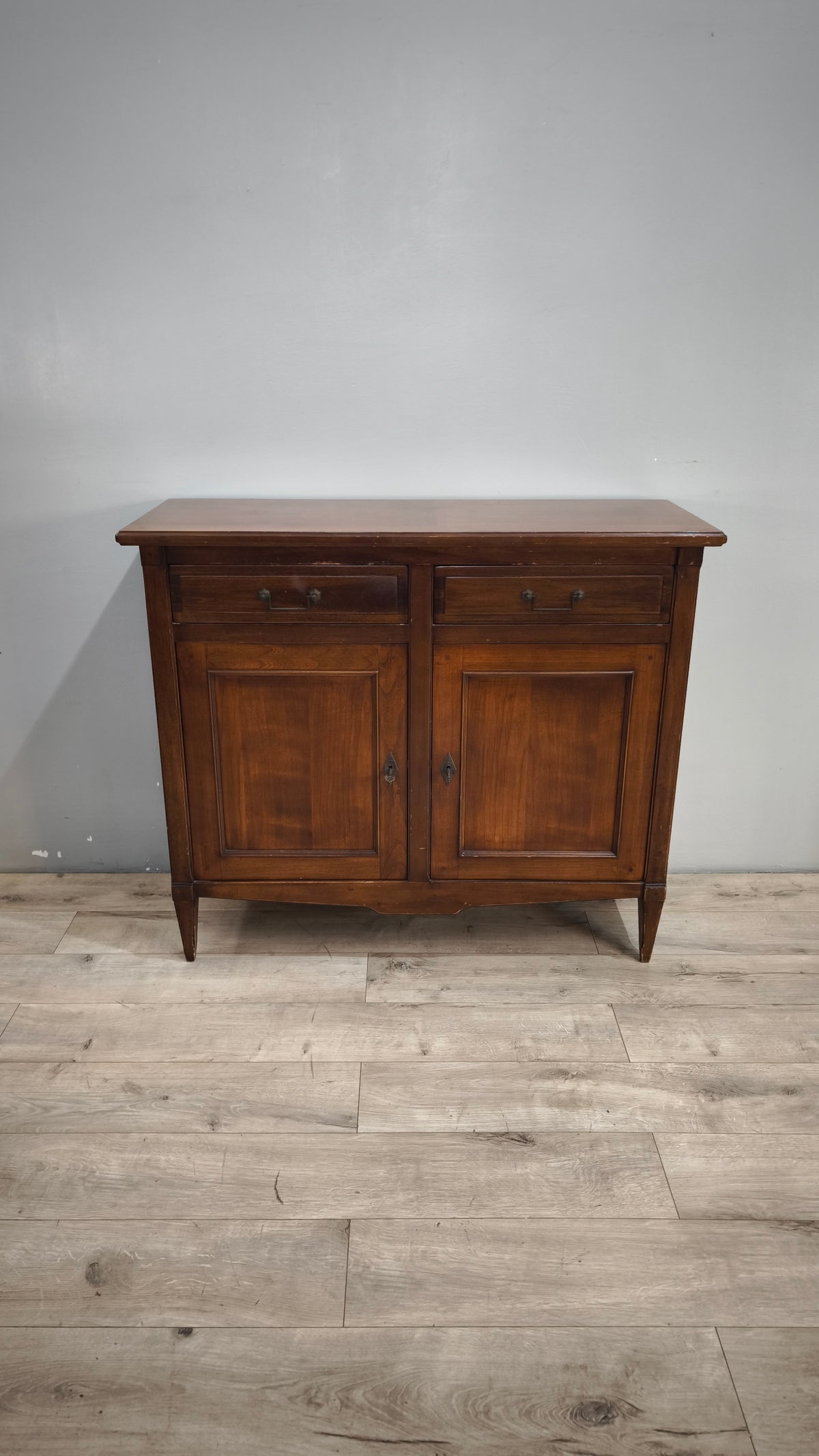 93681 Credenzina in legno due sportelli e due cassetti