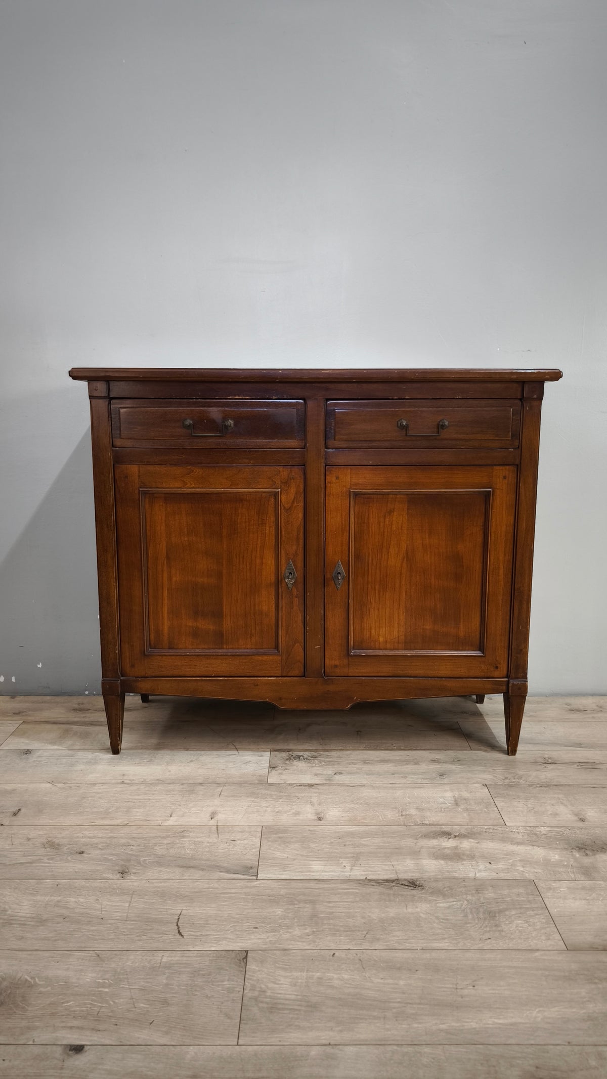 93681 Credenzina in legno due sportelli e due cassetti