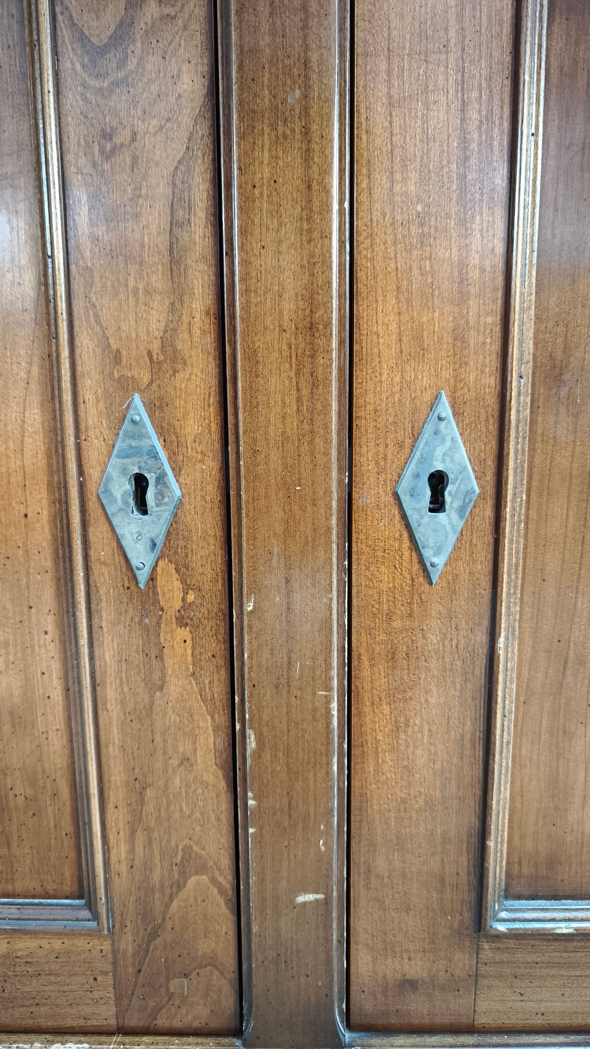93681 Credenzina in legno due sportelli e due cassetti