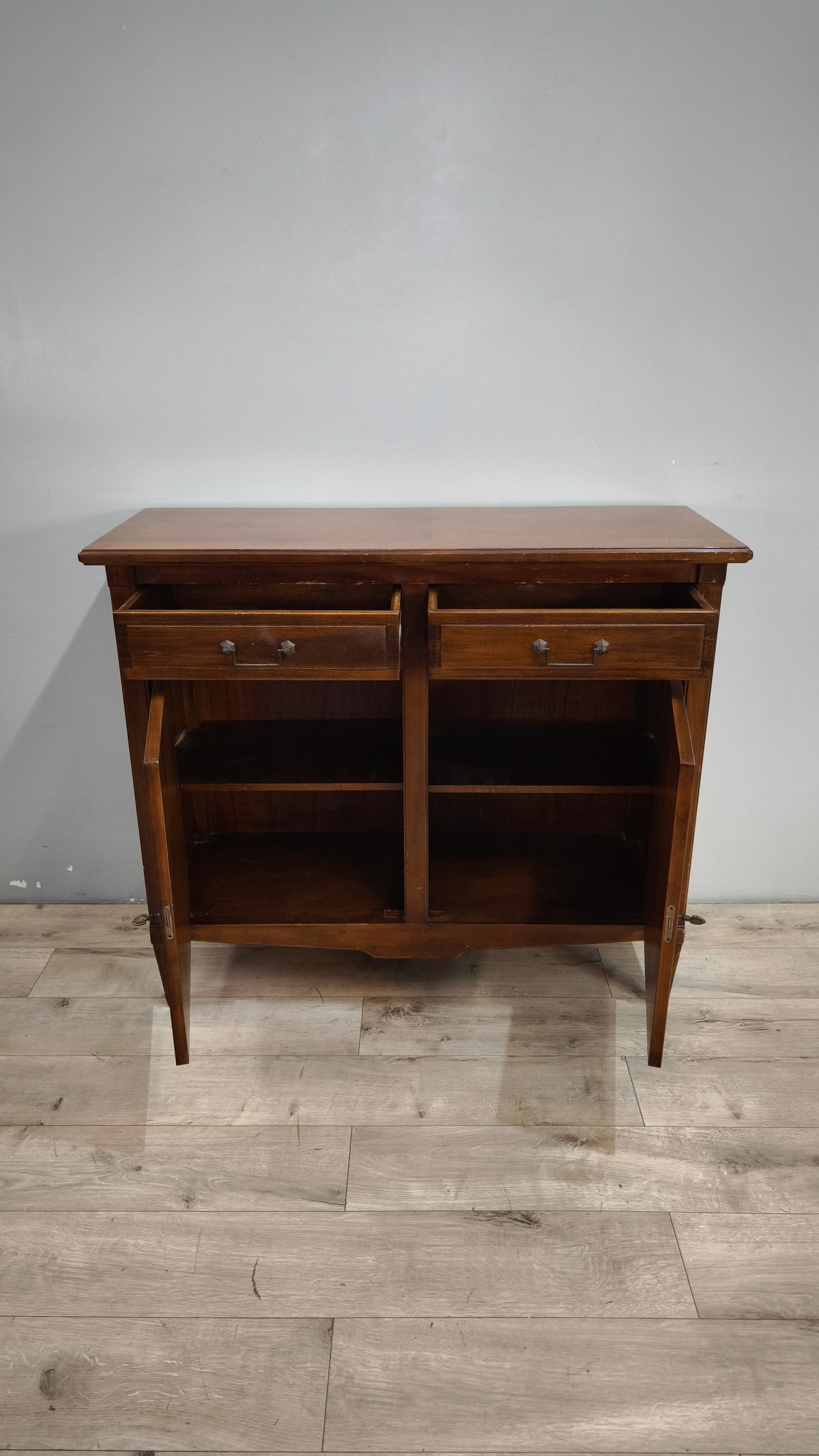 93681 Credenzina in legno due sportelli e due cassetti