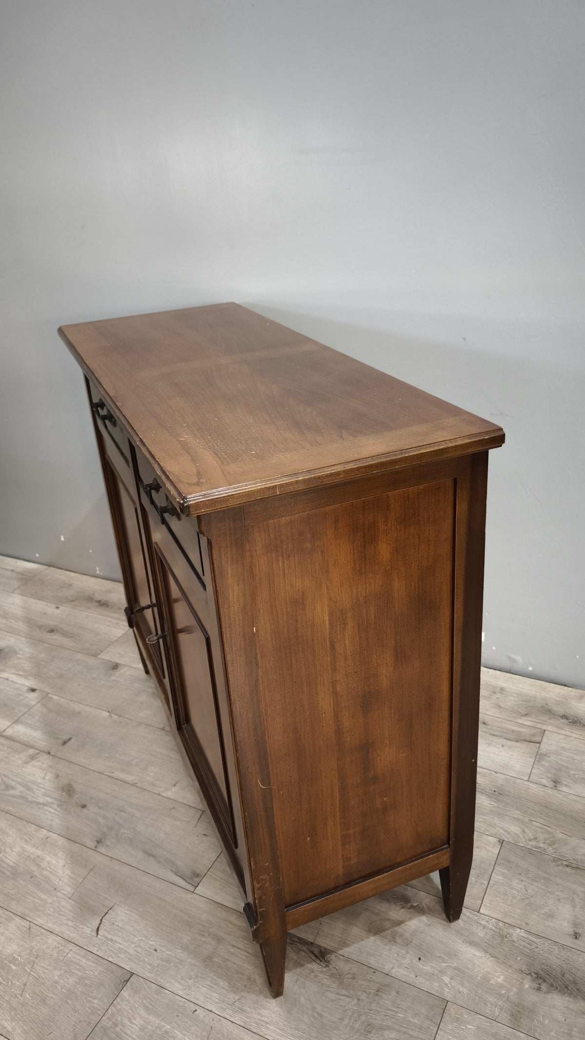 93681 Credenzina in legno due sportelli e due cassetti