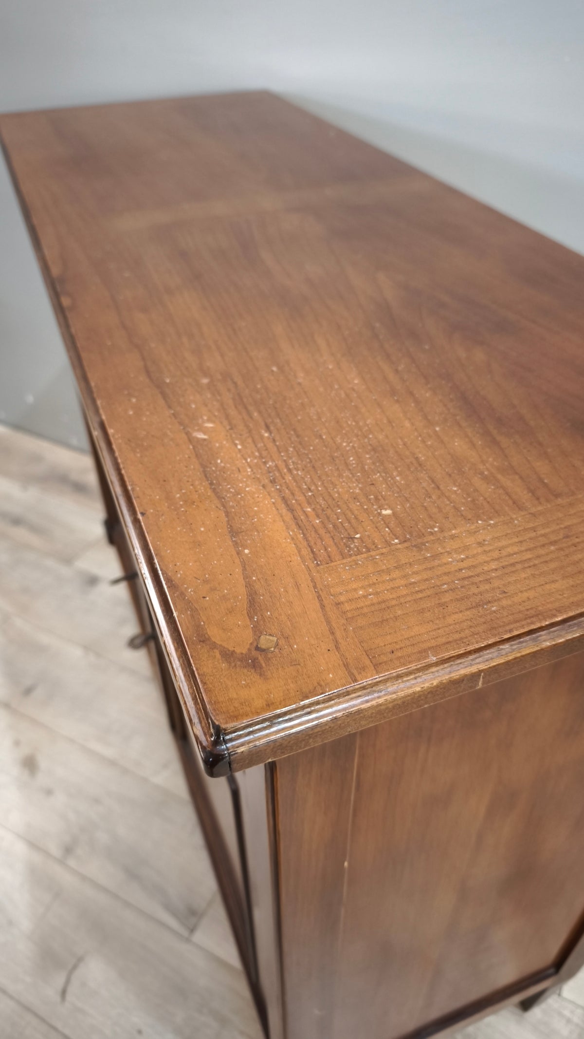 93681 Credenzina in legno due sportelli e due cassetti