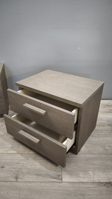93618 Coppia di comodini grigi con due cassetti