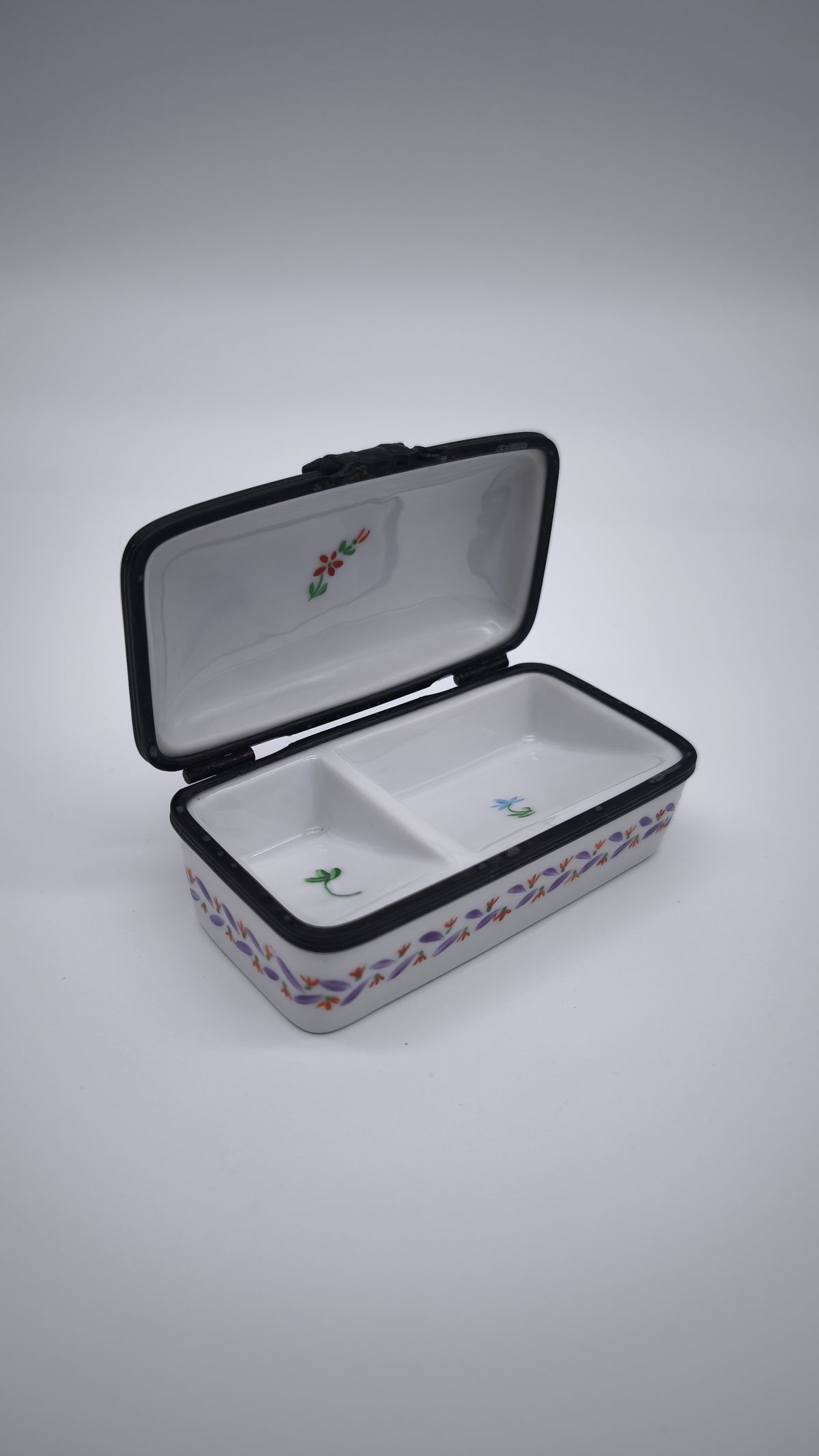 93750 Scatolina porta francobolli in ceramica Limoges