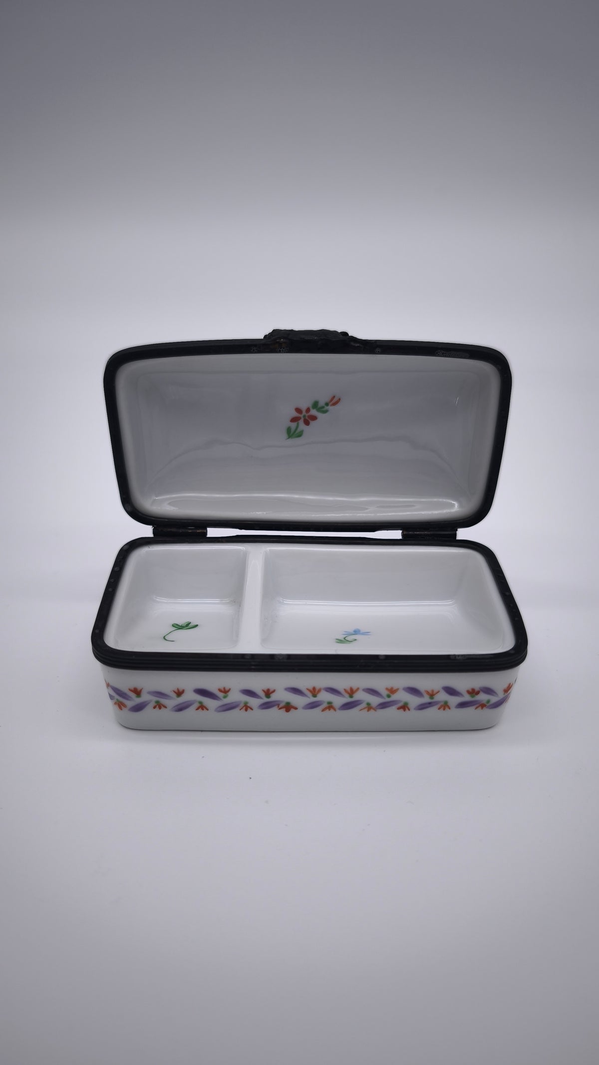 93750 Scatolina porta francobolli in ceramica Limoges