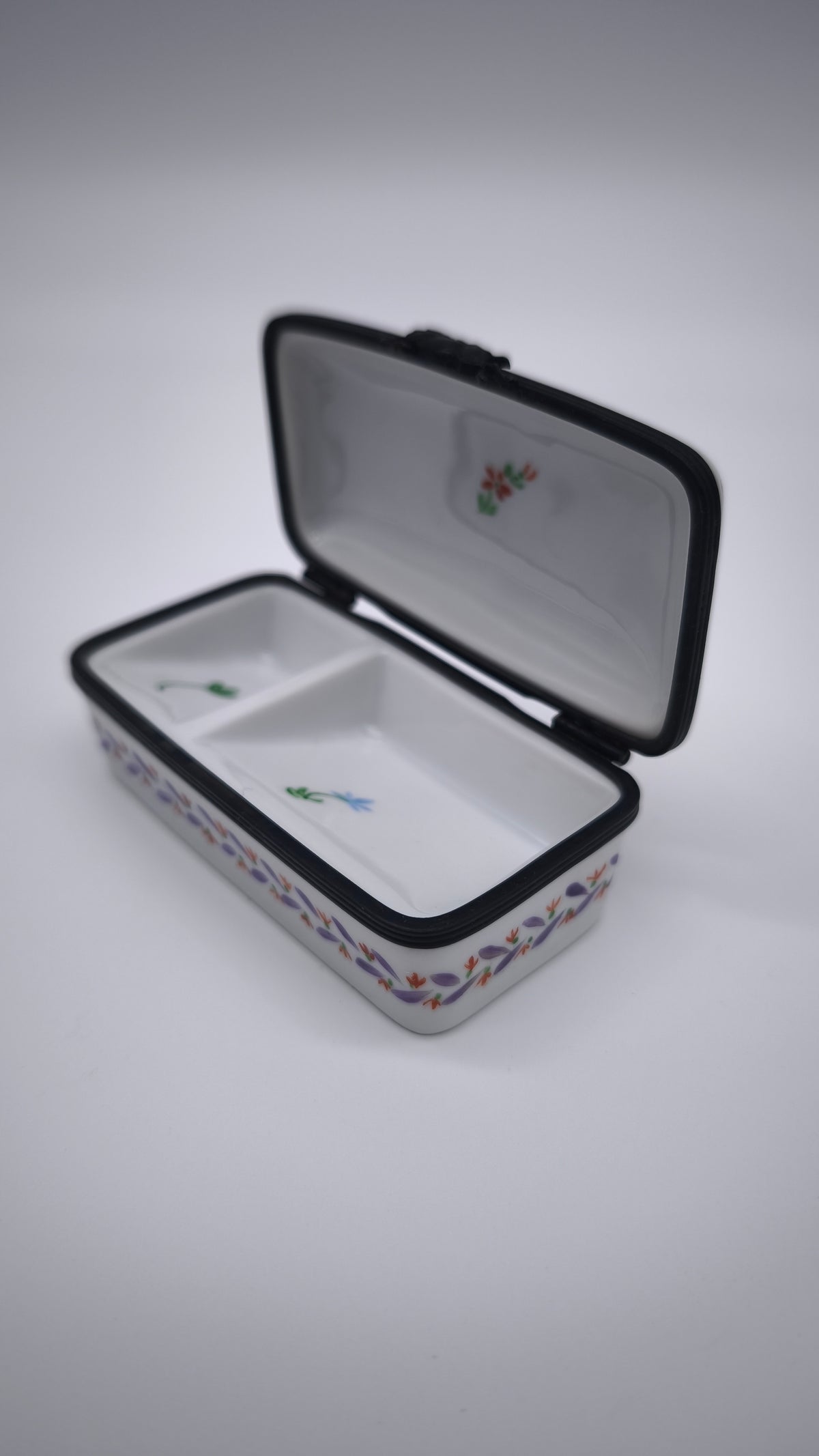 93750 Scatolina porta francobolli in ceramica Limoges