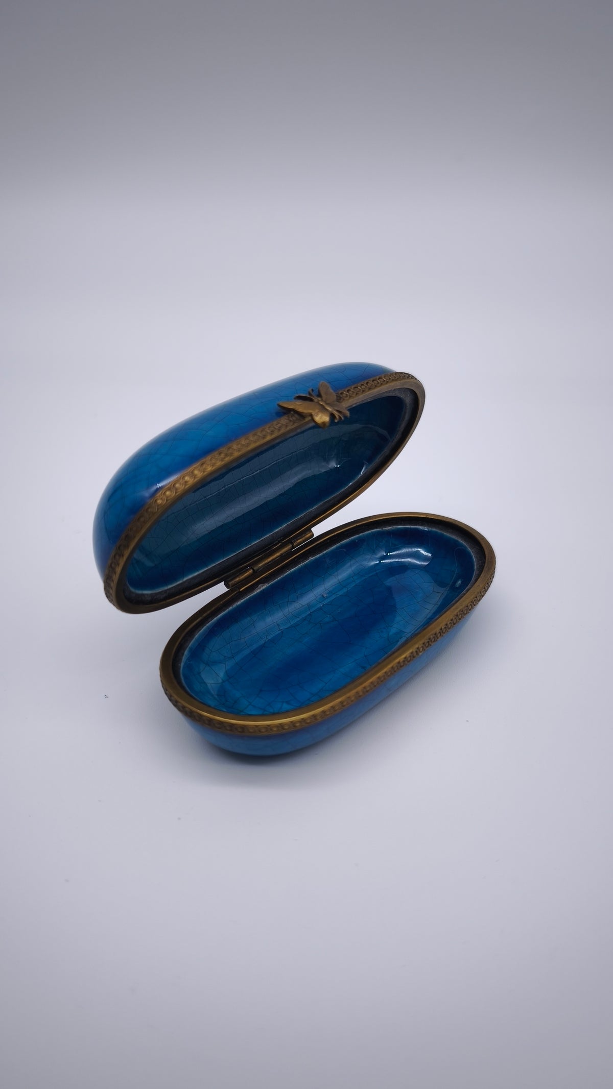 93749 Scatolina in ceramica con chiusura a farfalla