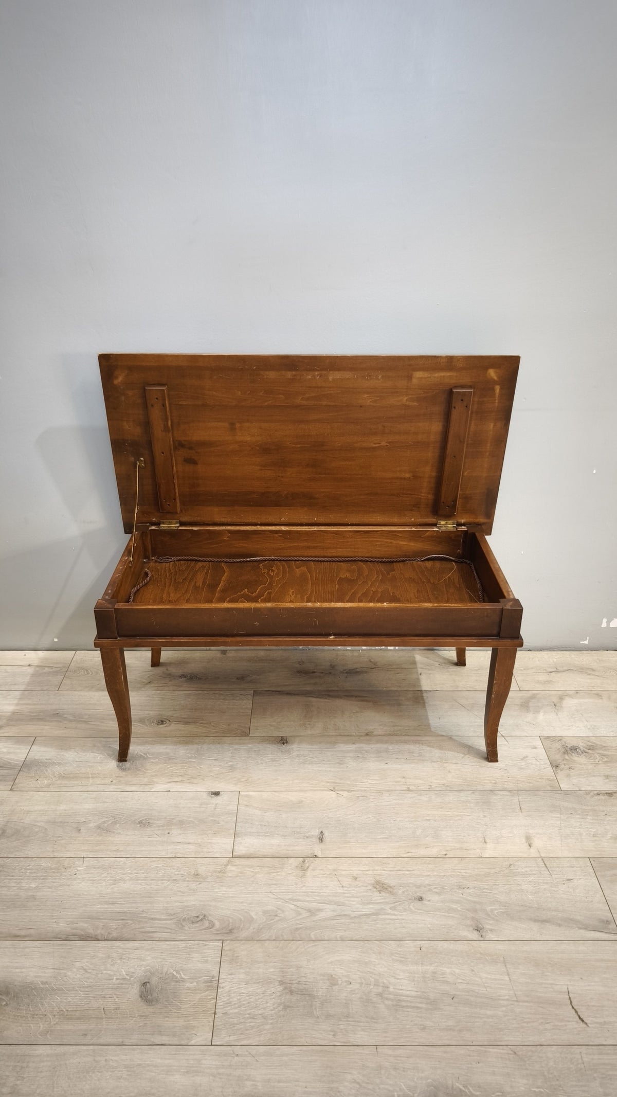 93736 Tavolino da salotto in legno con piano apribile