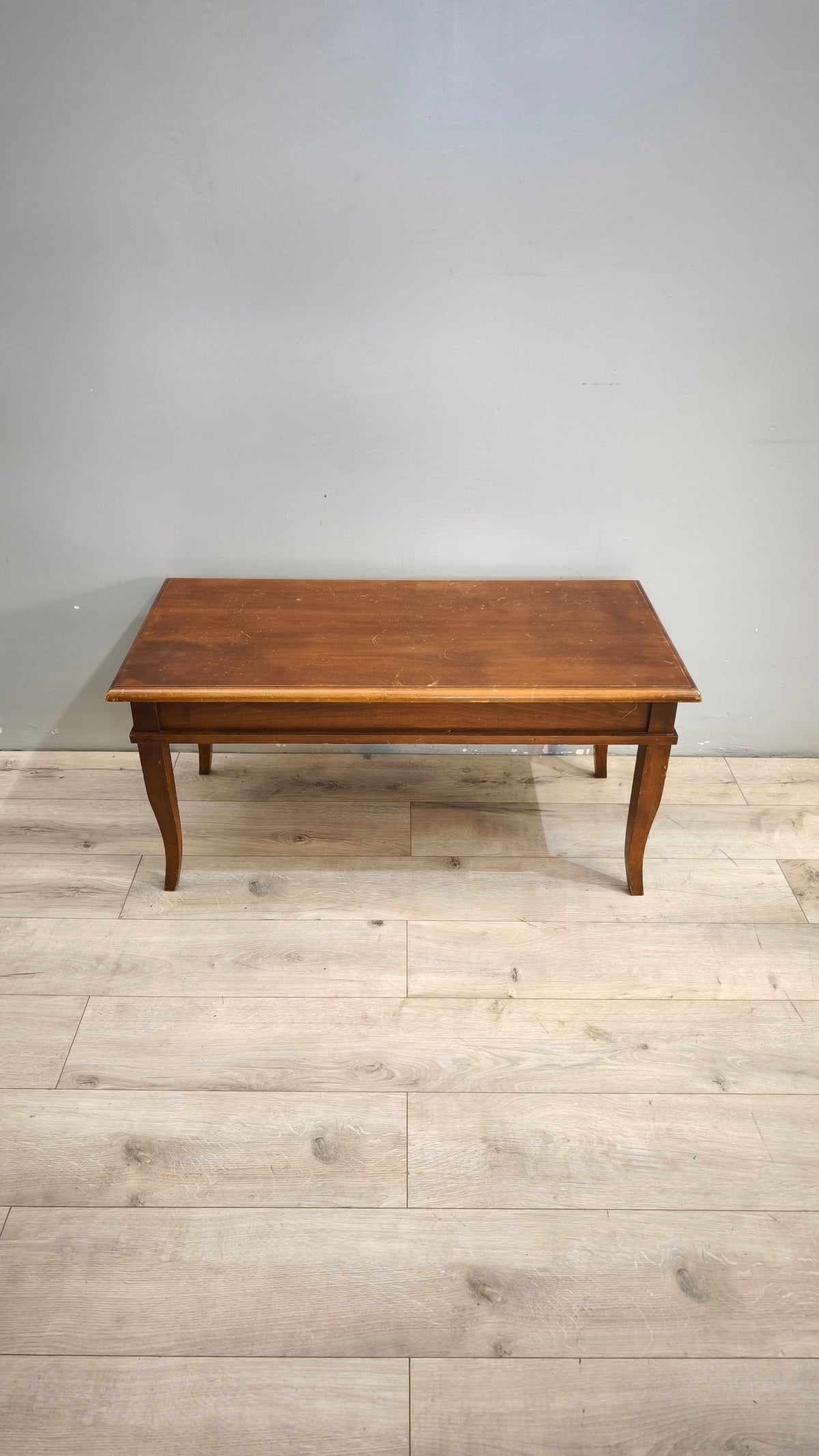 93736 Tavolino da salotto in legno con piano apribile