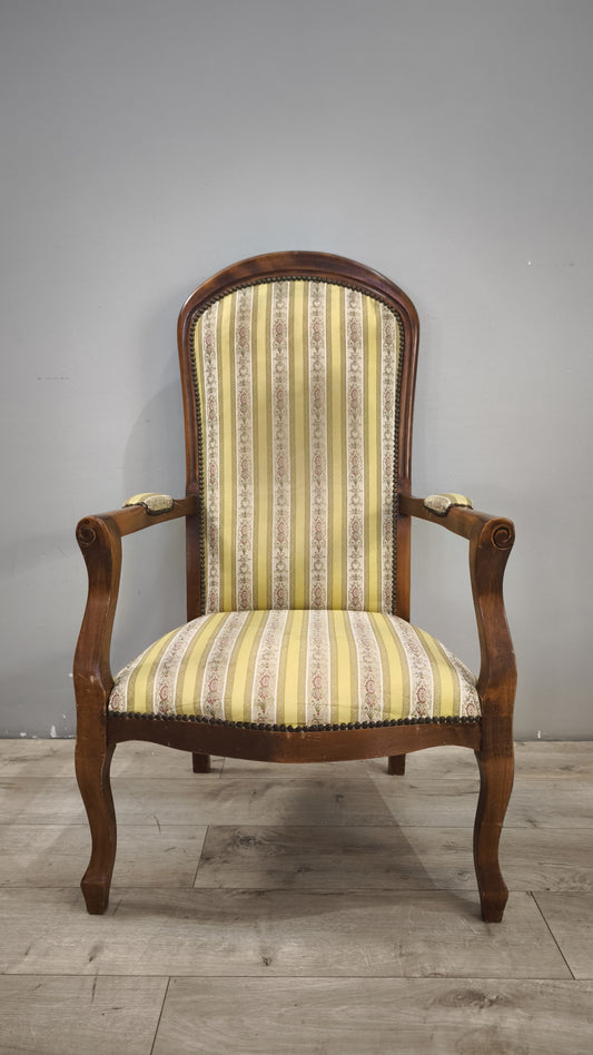 93817 Poltroncina da camera in legno con tappezzeria a righe gialle