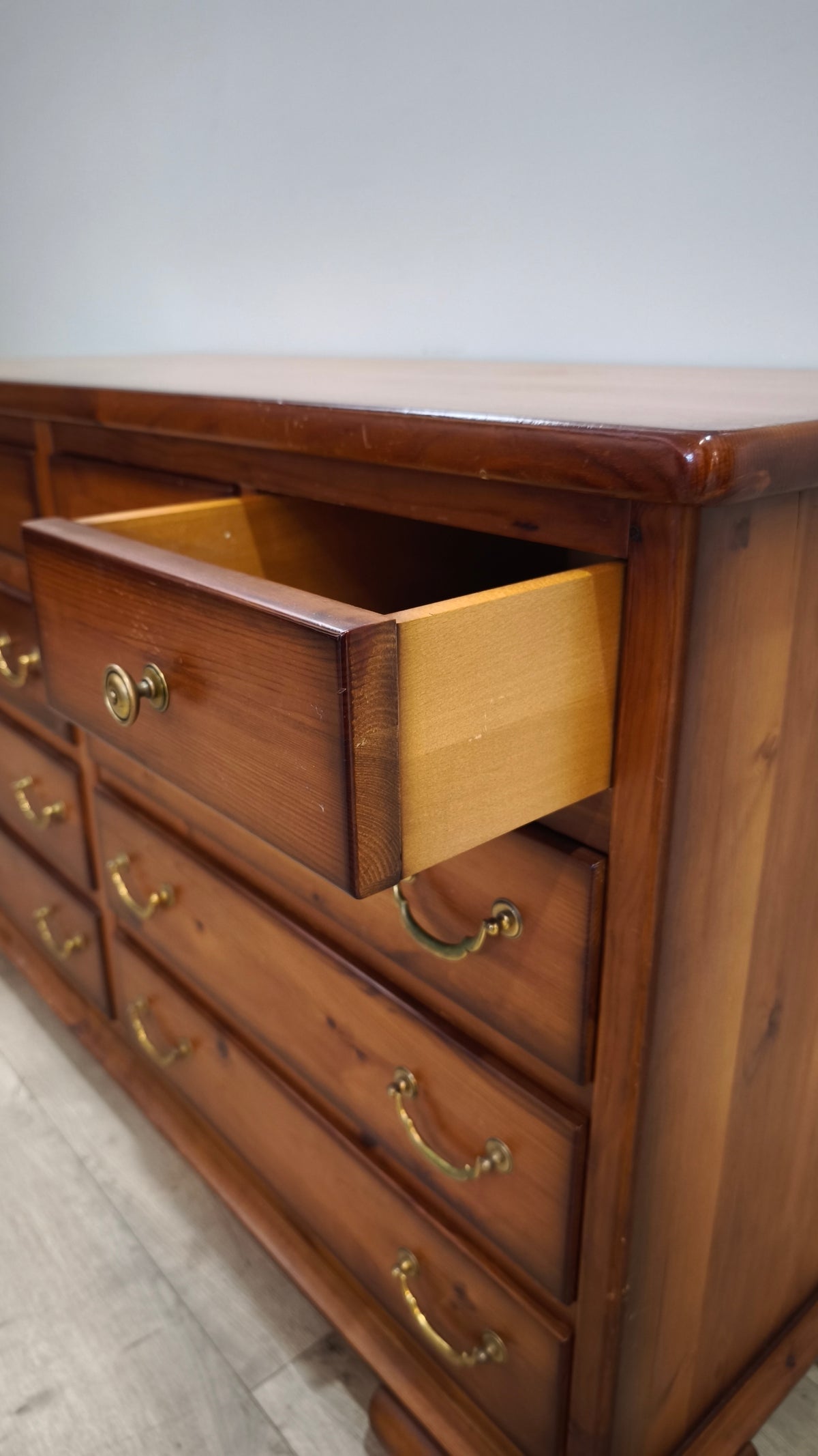 93689 Cassettiera in legno di pino con 10 cassetti