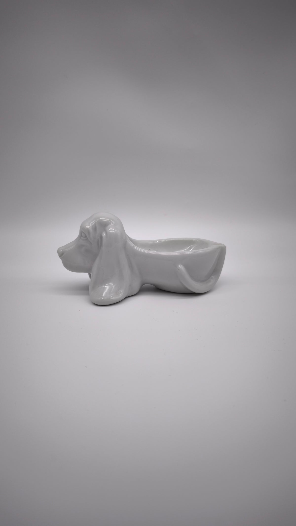 93811 Porta cenere Basset Hound in ceramica bianca