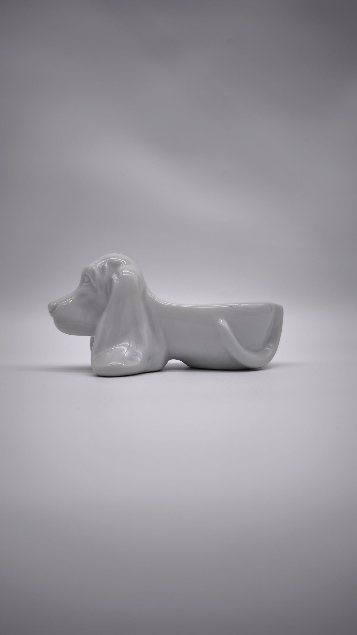 93811 Porta cenere Basset Hound in ceramica bianca