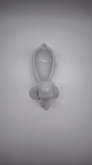 93811 Porta cenere Basset Hound in ceramica bianca