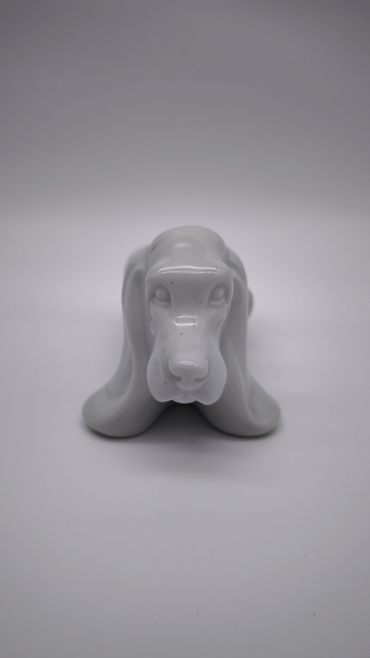 93811 Porta cenere Basset Hound in ceramica bianca