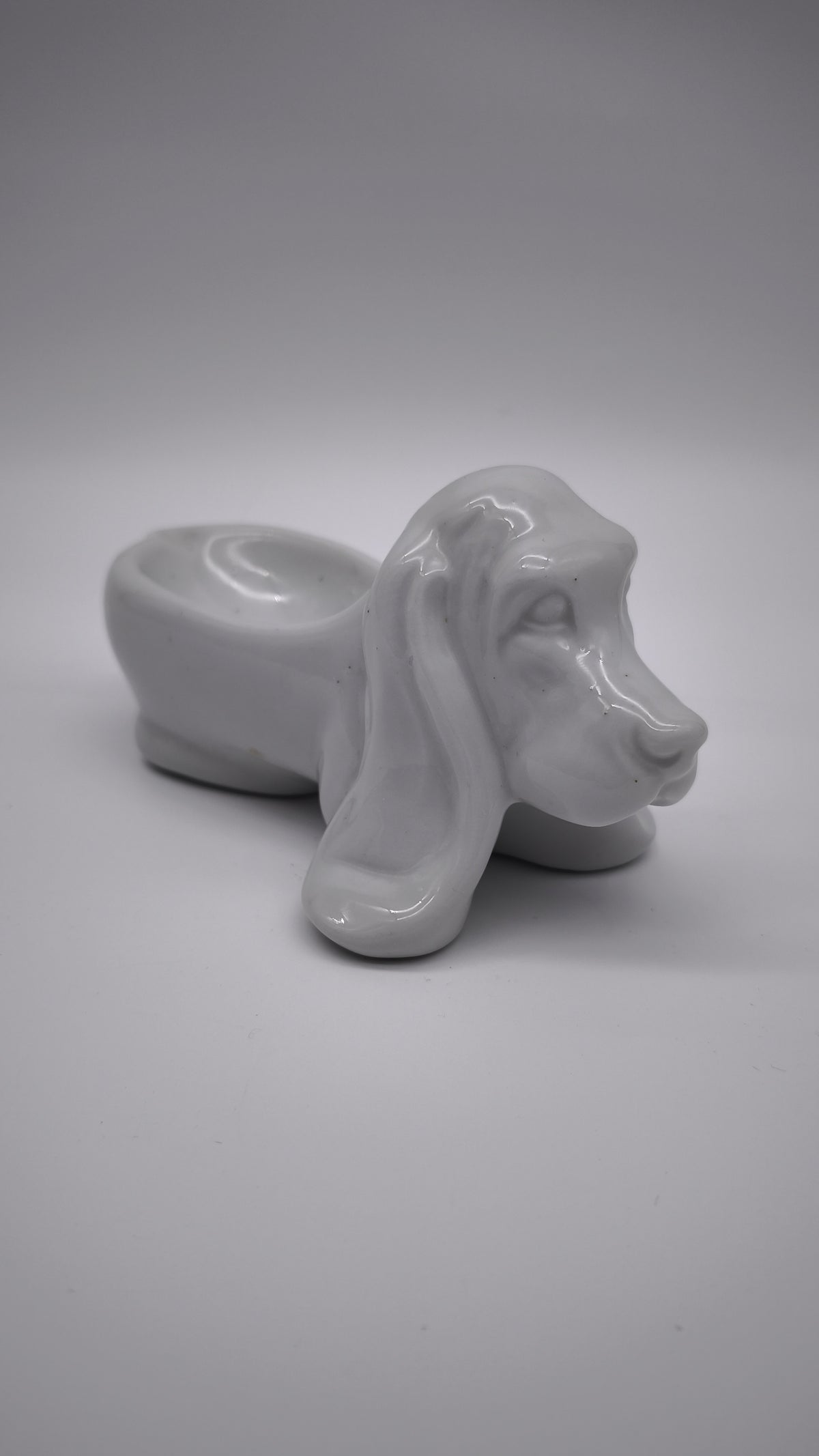 93811 Porta cenere Basset Hound in ceramica bianca