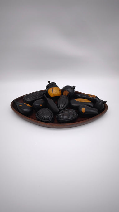 93945 Set di frutta in legno etnico intagliato con vassoio
