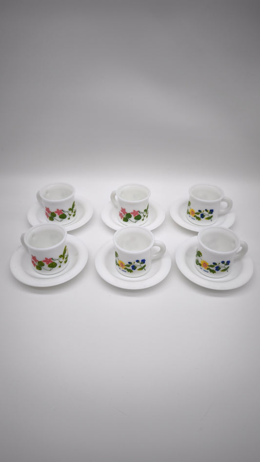 93915 Set n 6 tazzine con piattino in arcopal con decorazione a motivo floreale