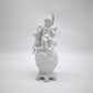 93872 Gruppo di puttini suonatori su uovo in ceramica bianca Ginori (Capodimonte)