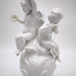 93872 Gruppo di puttini suonatori su uovo in ceramica bianca Ginori (Capodimonte)