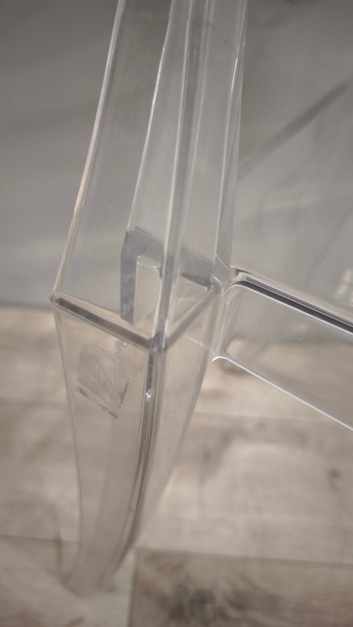 93972 Poltroncina Kartell con braccioli modello Louis Ghost
