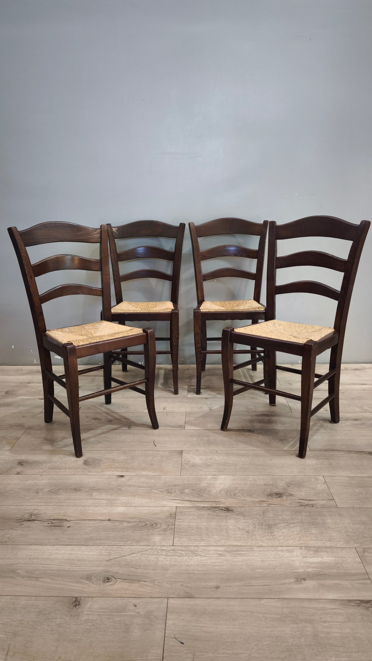94014 Set n 4 sedie in legno con seduta in paglia