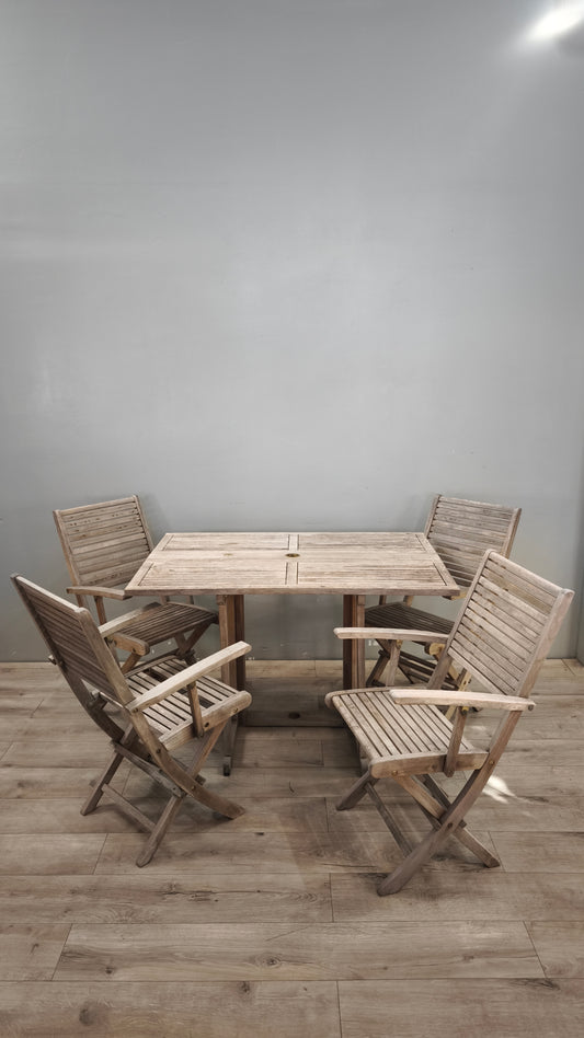 92024 Set da esterno in legno composto da un tavolo con 4 sedie