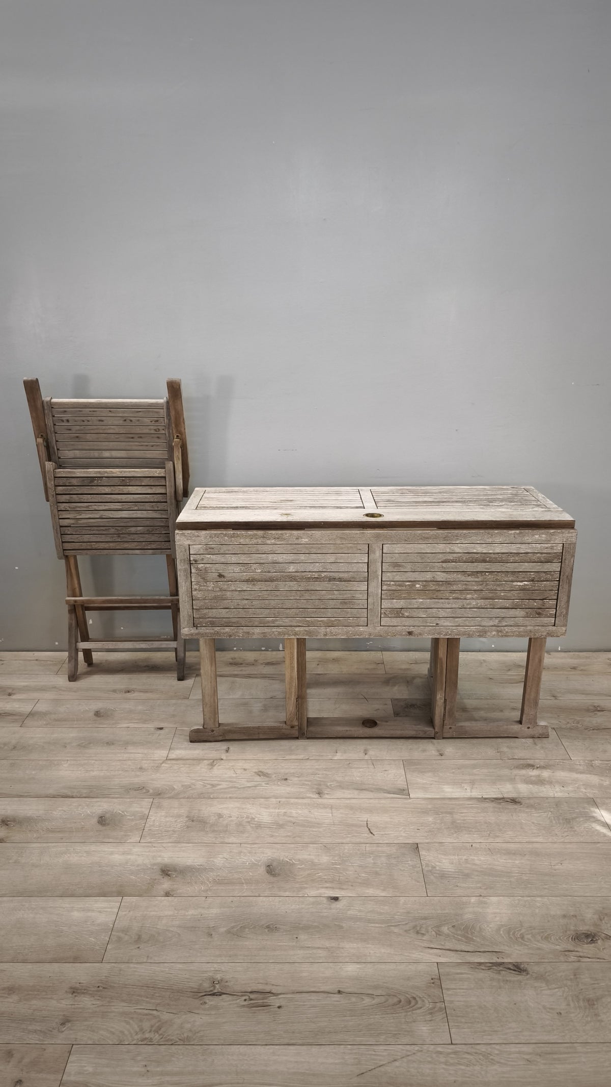92024 Set da esterno in legno composto da un tavolo con 4 sedie