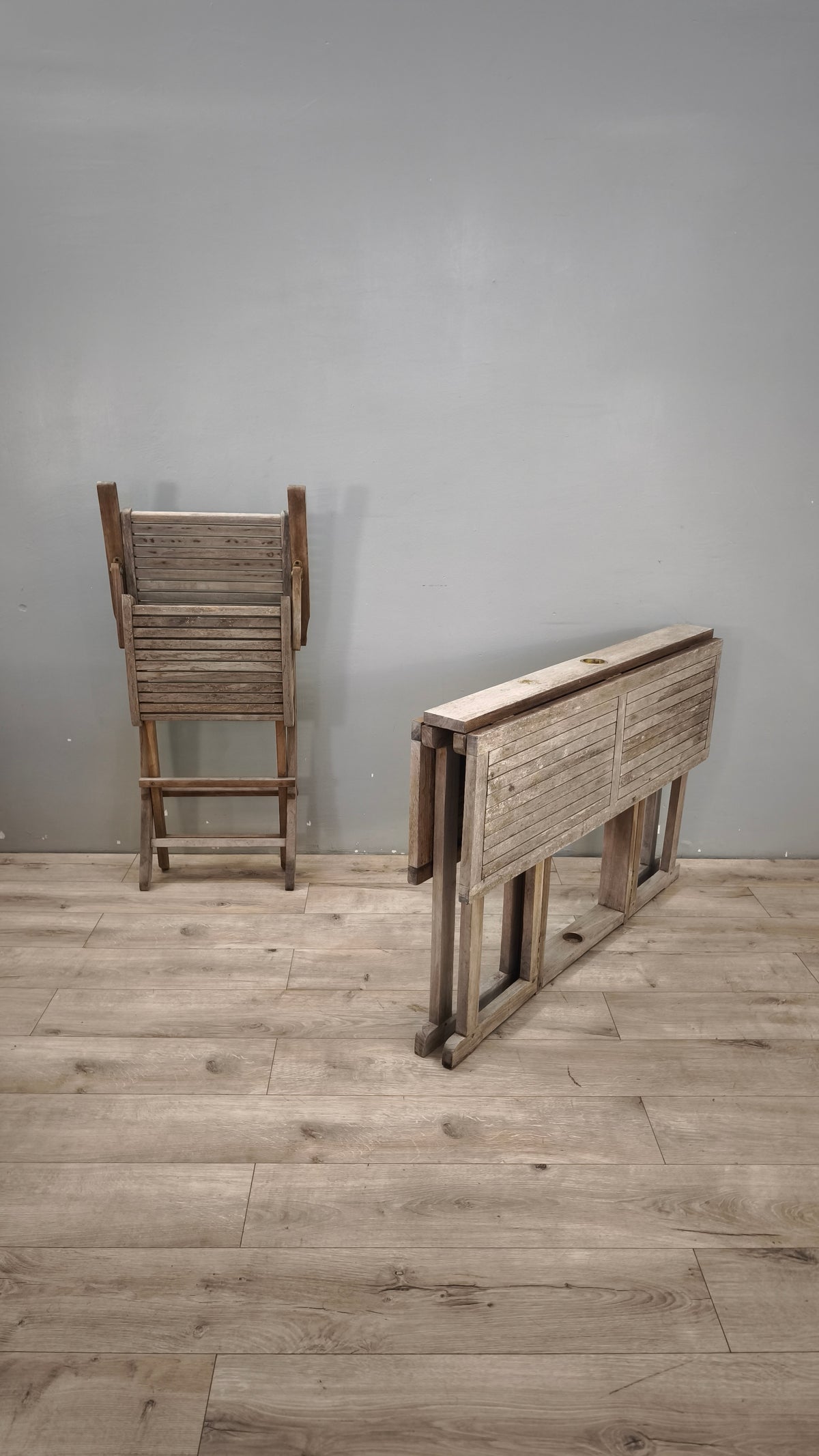 92024 Set da esterno in legno composto da un tavolo con 4 sedie
