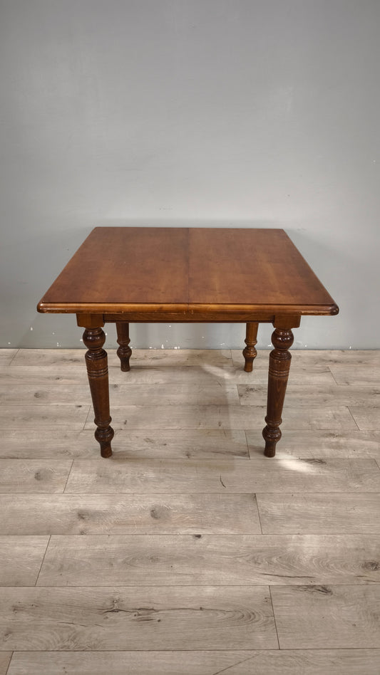 94016 Tavolo allungabile in legno con piano quadrato