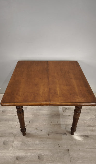94016 Tavolo allungabile in legno con piano quadrato