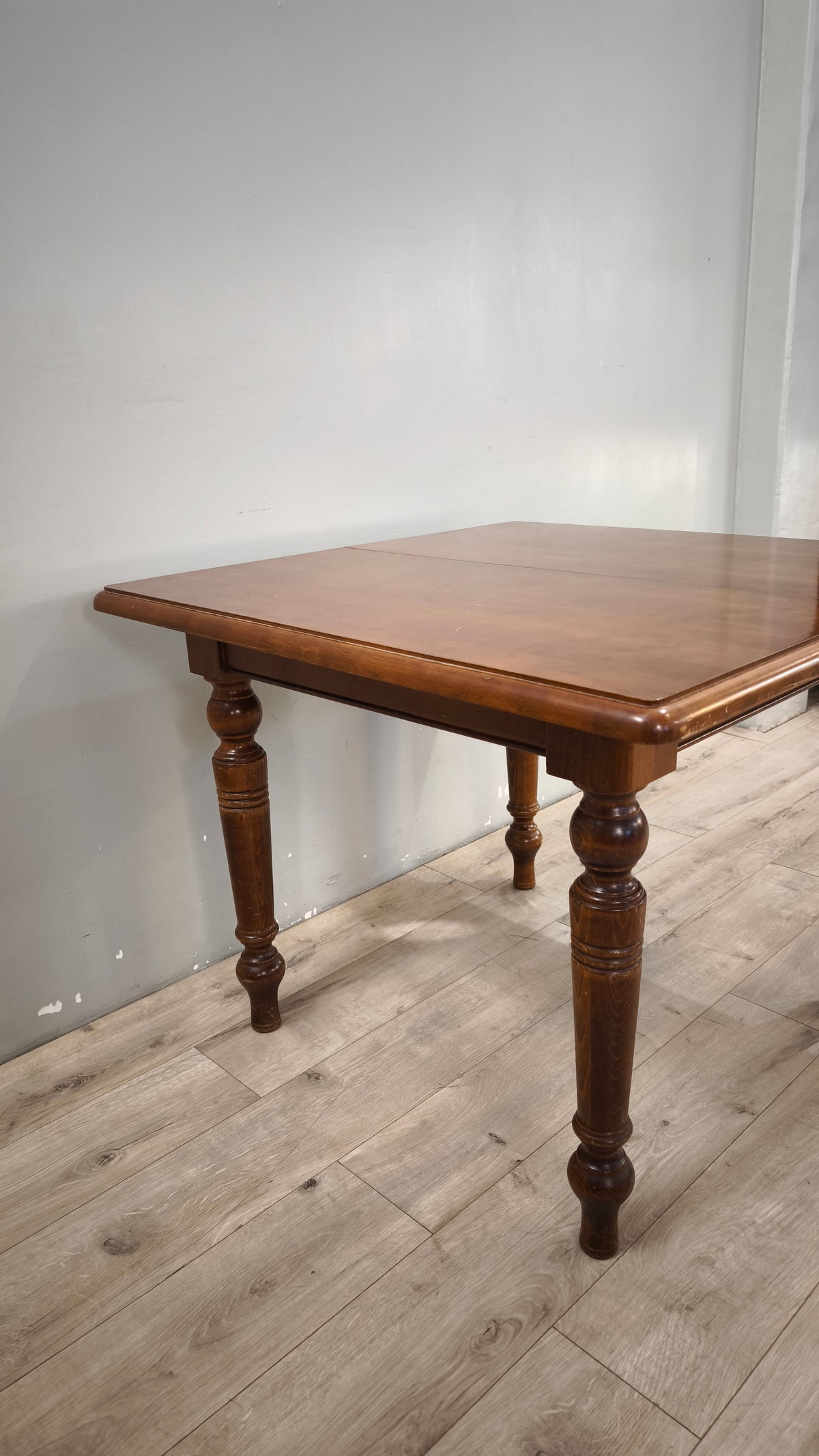 94016 Tavolo allungabile in legno con piano quadrato