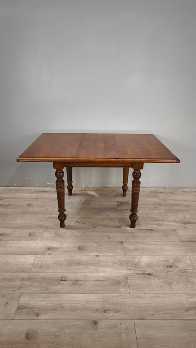 94016 Tavolo allungabile in legno con piano quadrato