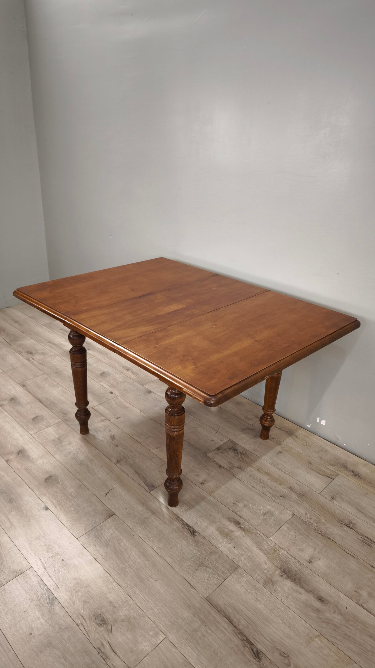 94016 Tavolo allungabile in legno con piano quadrato