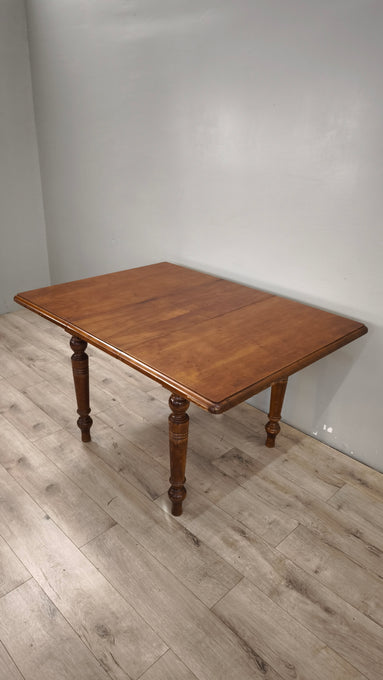 94016 Tavolo allungabile in legno con piano quadrato