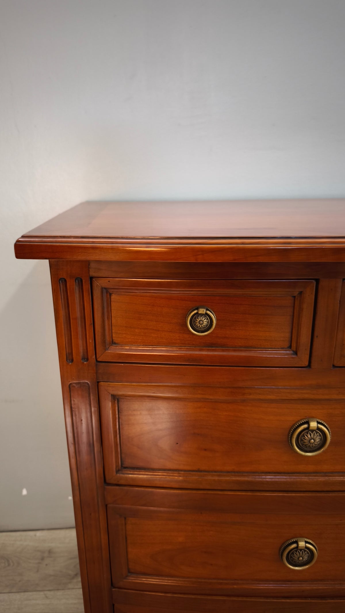 94077 Comò bombato in legno
