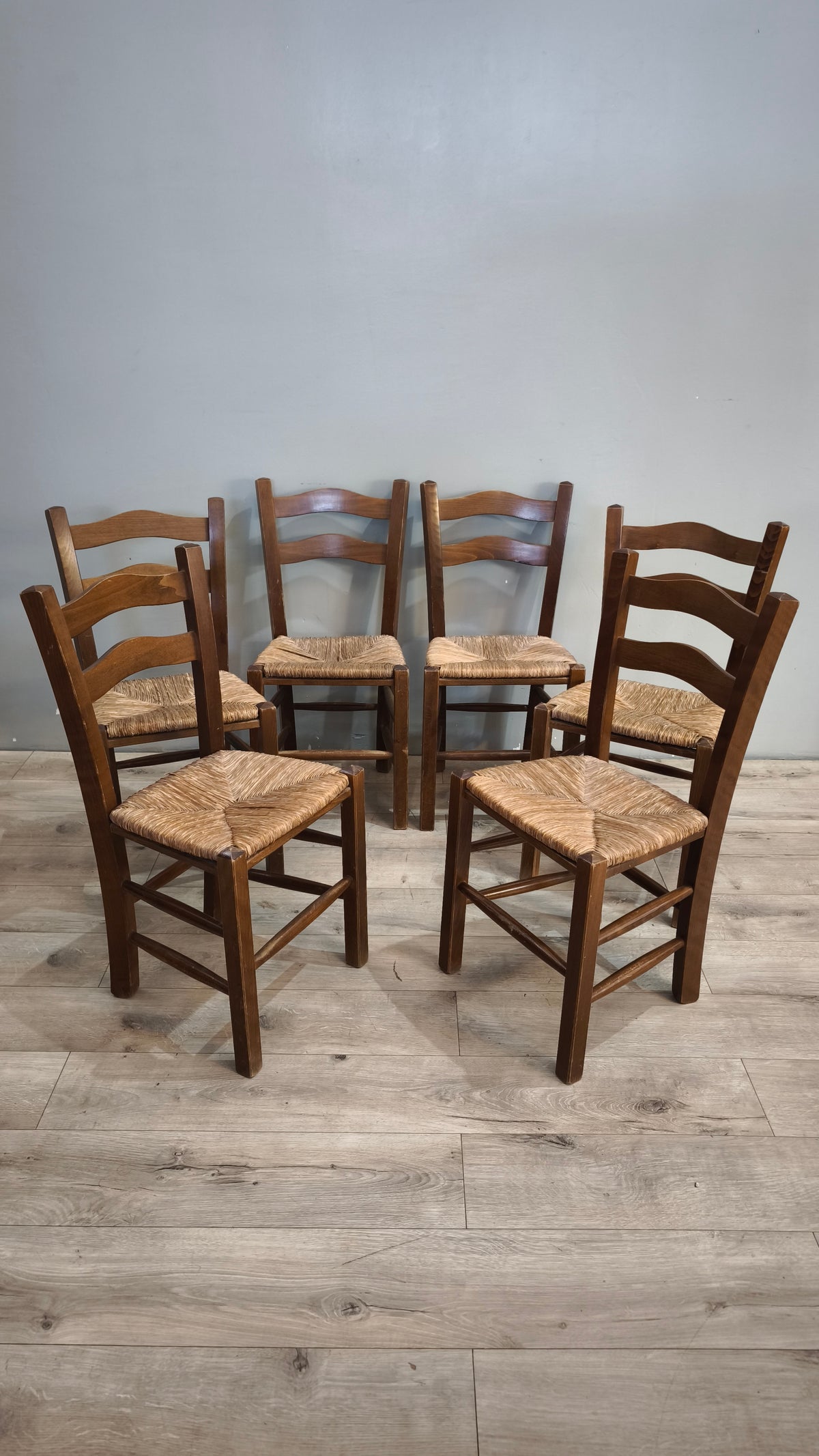 94136 Set n 6 sedie in legno con seduta in paglia