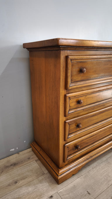 94150 Comò in legno massello con tre cassetti e piano a ribalta